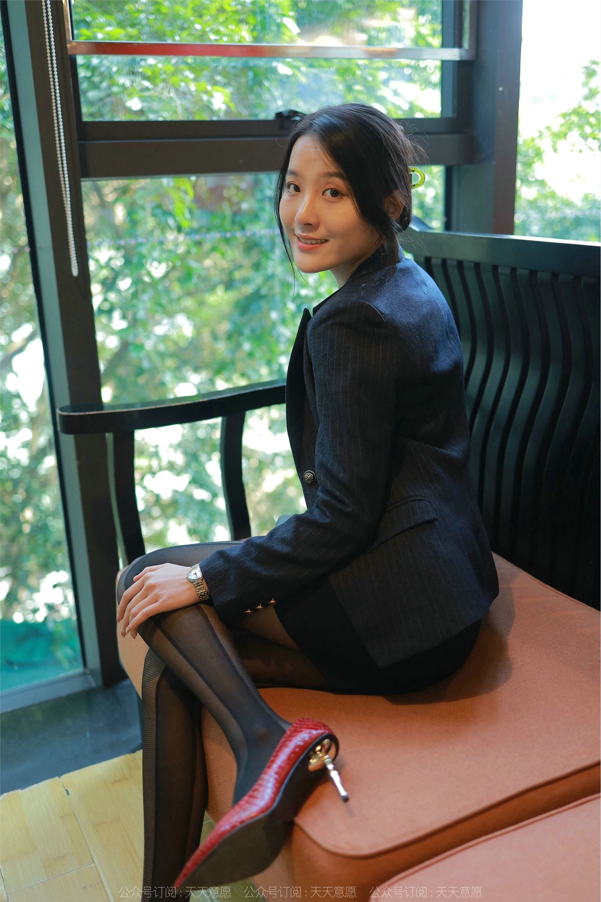 IESS异思趣向  2022.04.12 丝享家1057：婉萍《OL嘿丝玉姐》